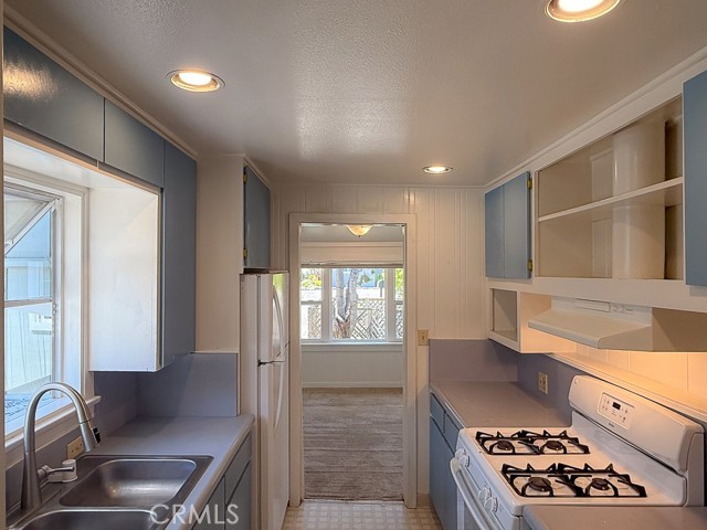 Detail Gallery Image 13 of 35 For 569 Huntington Rd, Cambria,  CA 93428 - 3 Beds | 2 Baths