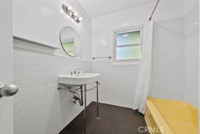 Detail Gallery Image 9 of 19 For 1334 E 1st St #9,  Long Beach,  CA 90802 - 1 Beds | 1 Baths