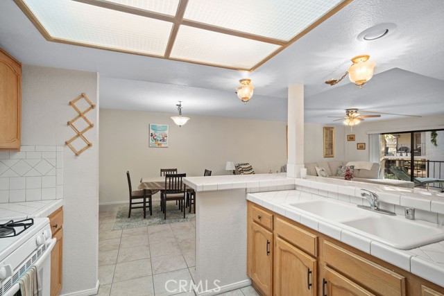 Detail Gallery Image 10 of 25 For 250 E Fern Ave #107,  Redlands,  CA 92373 - 2 Beds | 2 Baths