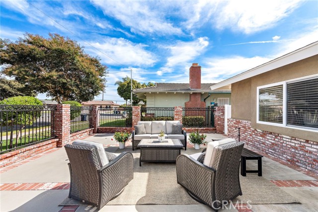 Detail Gallery Image 3 of 34 For 6202 Kimberly Dr, Huntington Beach,  CA 92647 - 4 Beds | 3 Baths