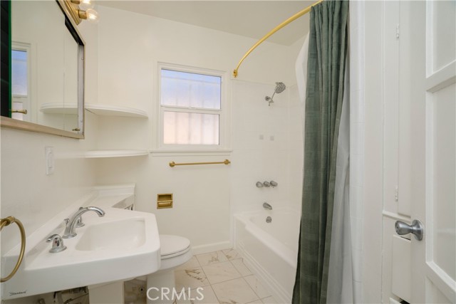 Detail Gallery Image 24 of 35 For 5918 S Fairfax Ave, Los Angeles,  CA 90056 - 4 Beds | 2 Baths