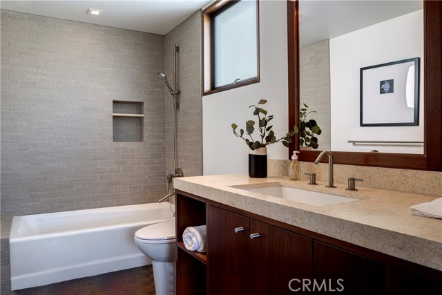 Detail Gallery Image 21 of 45 For 732 the Strand, Hermosa Beach,  CA 90254 - 3 Beds | 3/1 Baths