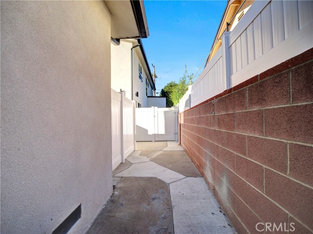 Detail Gallery Image 4 of 15 For 13133 Burton, North Hollywood,  CA 91605 - 3 Beds | 2 Baths