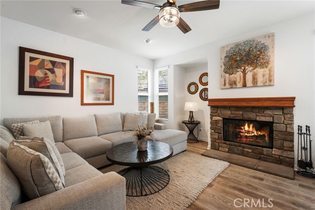 Detail Gallery Image 5 of 38 For 27563 Weeping Willow Dr, Valencia,  CA 91354 - 4 Beds | 2/1 Baths