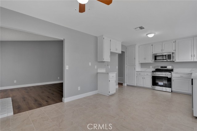 Detail Gallery Image 10 of 49 For 12710 Santa Anita, Victorville,  CA 92395 - 4 Beds | 2 Baths