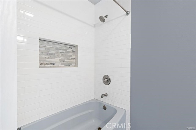 Detail Gallery Image 6 of 12 For 11140 Vanowen St, North Hollywood,  CA 91605 - 3 Beds | 2 Baths