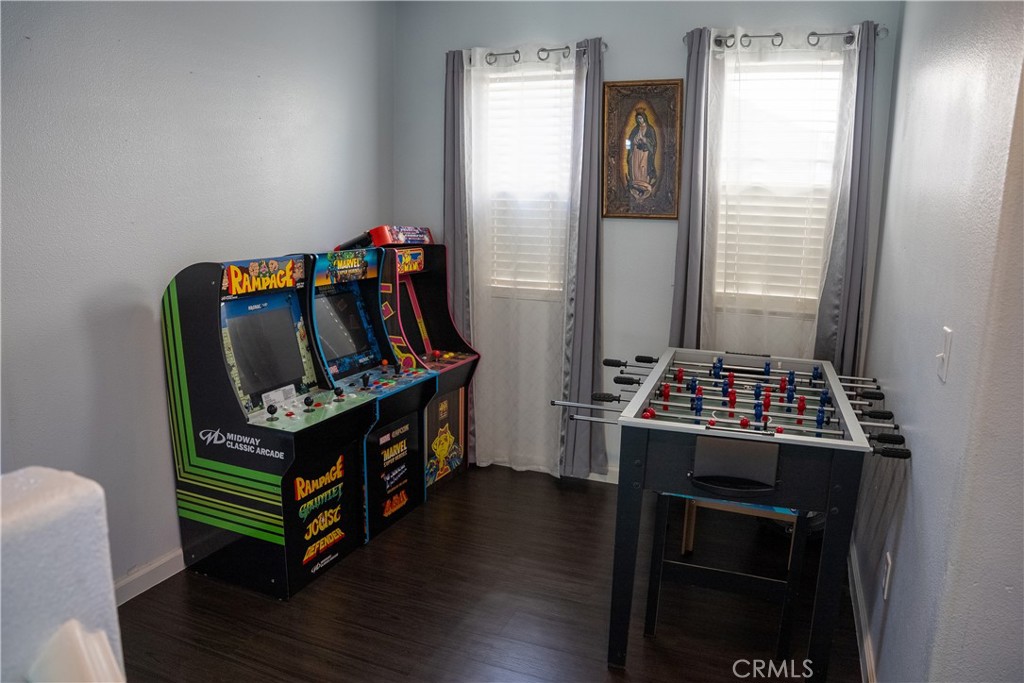 https://media.crmls.org/medias/f7bf4a19-5bfe-43ac-a31f-8fcd98ae024d.jpg?preset=X-Large