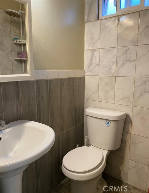 Detail Gallery Image 5 of 5 For 1238 E 100th, Los Angeles,  CA 90002 - 3 Beds | 3 Baths