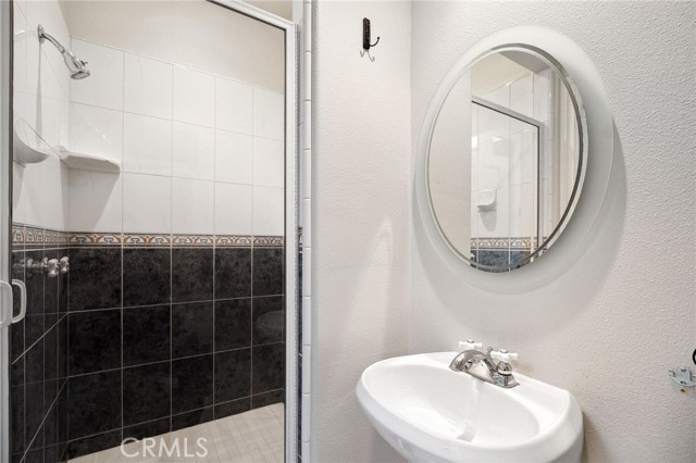 Detail Gallery Image 28 of 41 For 5 Hillsborough, Newport Beach,  CA 92660 - 4 Beds | 4/1 Baths