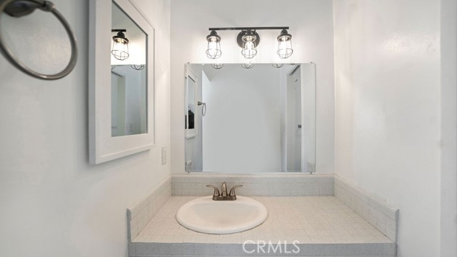 Detail Gallery Image 26 of 29 For 218 15th Street #C,  Manhattan Beach,  CA 90266 - 3 Beds | 2/1 Baths