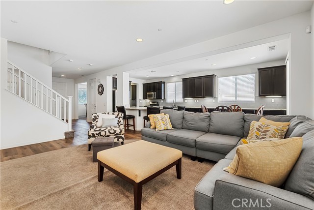 Detail Gallery Image 8 of 44 For 4101 Cottonwood Cir, Lake Elsinore,  CA 92530 - 4 Beds | 3/1 Baths