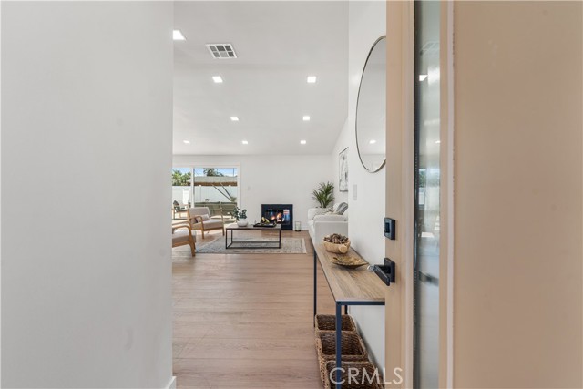 Detail Gallery Image 2 of 24 For 20656 Acre St, Winnetka,  CA 91306 - 3 Beds | 2 Baths