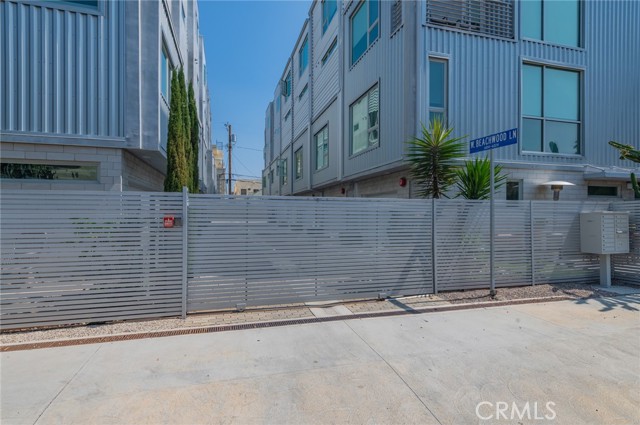 Detail Gallery Image 29 of 29 For 6016 W Beachwood Ln, Los Angeles,  CA 90038 - 3 Beds | 4 Baths