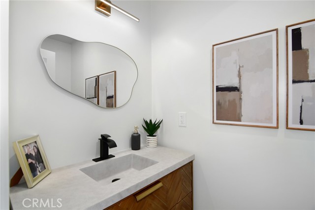 Detail Gallery Image 21 of 65 For 22284 Avenue San Luis, Woodland Hills,  CA 91364 - 6 Beds | 5/1 Baths