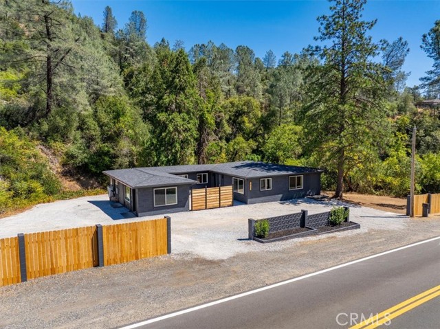 Detail Gallery Image 4 of 58 For 14153 Lake Bld, Shasta Lake,  CA 96019 - 5 Beds | 2 Baths