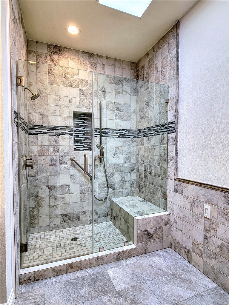 https://media.crmls.org/medias/f7c30749-e7c8-46c1-9f36-3ebaf6b10db8.jpg?preset=X-Large