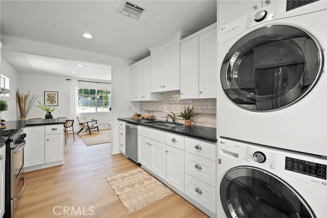 2482 New York Drive, Altadena CA: https://media.crmls.org/medias/f7c3419e-270e-43d0-80d8-9c10e3b05c9f.jpg