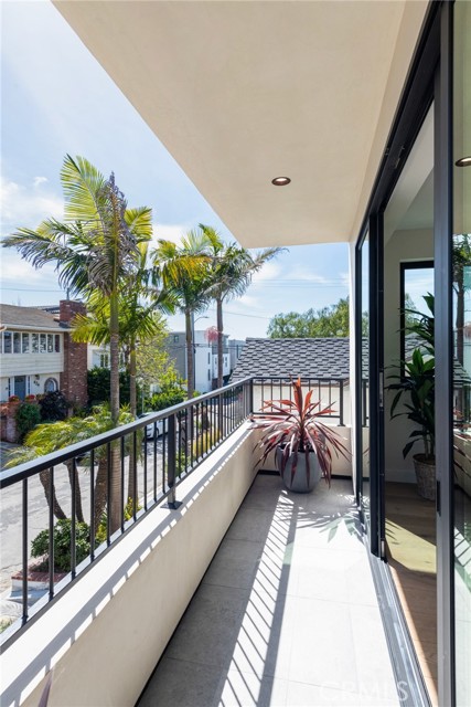 433 29th Street, Manhattan Beach, California 90266, 5 Bedrooms Bedrooms, ,3 BathroomsBathrooms,Residential,Sold,29th,SB24049401