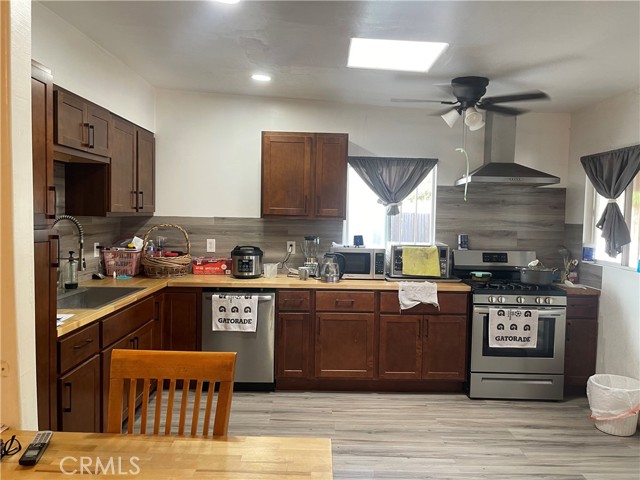 Detail Gallery Image 8 of 16 For 1724 E 10th St, Long Beach,  CA 90813 - 2 Beds | 1 Baths