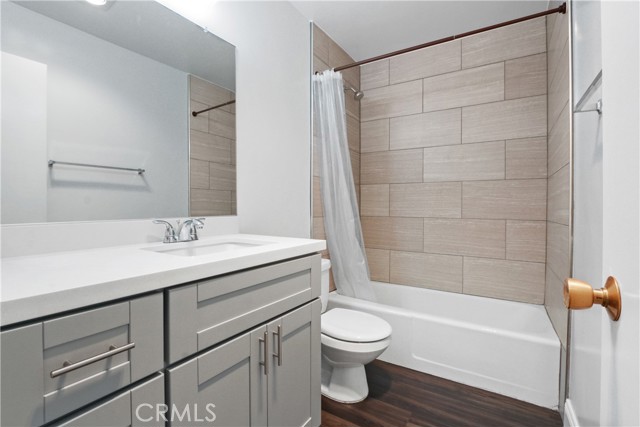 Detail Gallery Image 15 of 21 For 1187 E 3rd St #111,  Long Beach,  CA 90802 - 2 Beds | 2 Baths