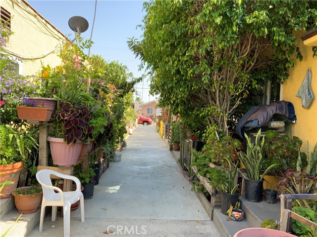 Detail Gallery Image 2 of 6 For 323 W Ross Pl, Wilmington,  CA 90744 - – Beds | – Baths