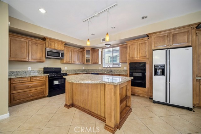 6958 Amigo Avenue, Reseda CA: https://media.crmls.org/medias/f7c56317-ca6d-428d-ad27-8a3877859b0b.jpg
