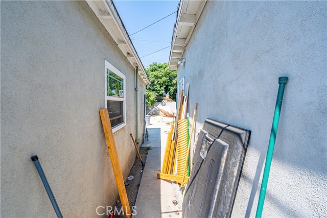 601 S Pearl Avenue, Compton CA: https://media.crmls.org/medias/f7c56aed-9804-413d-8a77-7db6f655b456.jpg