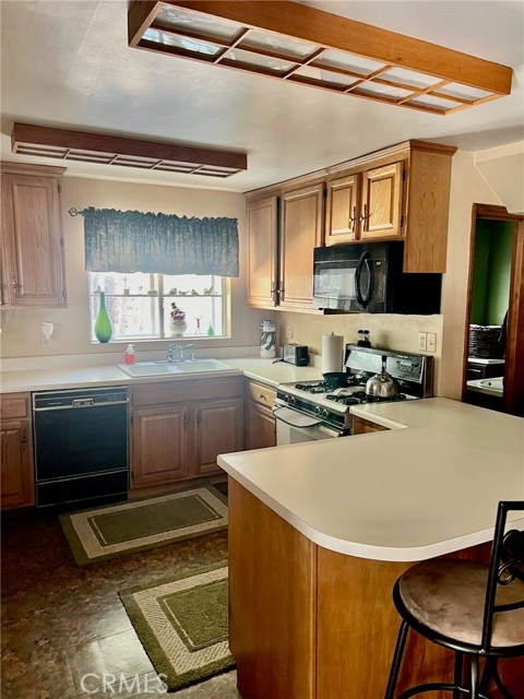Detail Gallery Image 3 of 22 For 876 Lark Rd, Wrightwood,  CA 92397 - 3 Beds | 1 Baths