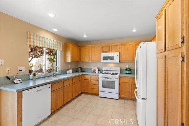 8 Chatri Circle, Lake Forest CA: https://media.crmls.org/medias/f7c5cd7b-ebbf-454a-908d-7a01194f65ad.jpg