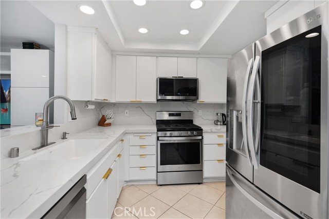 40 Tangerine, Irvine CA: https://media.crmls.org/medias/f7c60e4a-78e6-4a88-99c6-b3a39a64e5ab.jpg
