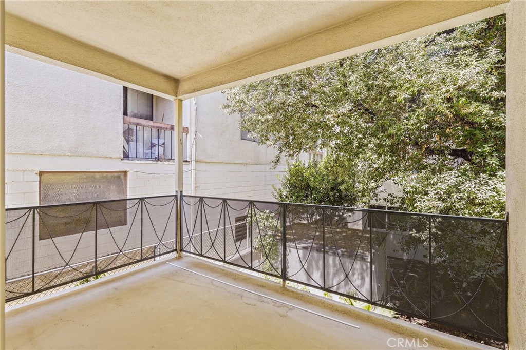 https://media.crmls.org/medias/f7c6815d-a7e1-4278-b8cf-c13584371c6f.jpg?preset=X-Large