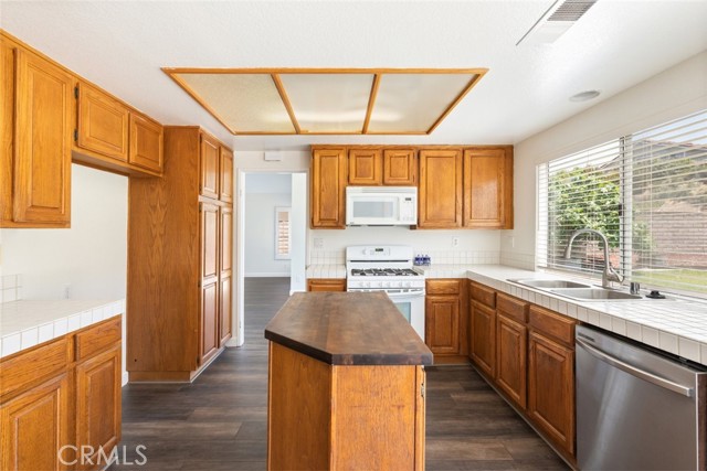 16783 Lake Knoll, Riverside CA: https://media.crmls.org/medias/f7c706d1-d51c-4aed-b5f1-d8206f2293a9.jpg