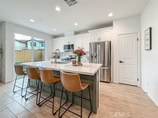 Detail Gallery Image 13 of 73 For 246 San Miguel Island Dr, Camarillo,  CA 93012 - 4 Beds | 2/1 Baths