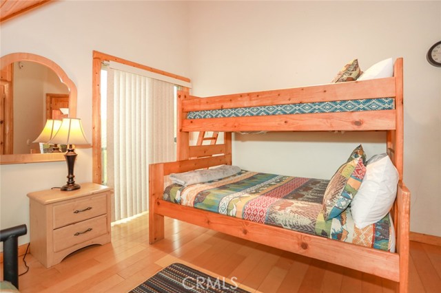 Detail Gallery Image 13 of 59 For 351 Glenwood Dr, Big Bear Lake,  CA 92315 - 4 Beds | 3/1 Baths