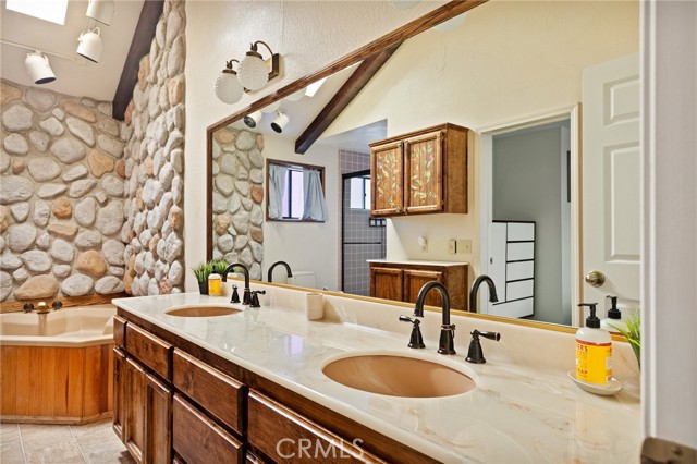 Detail Gallery Image 16 of 38 For 24356 Wabern Dr, Crestline,  CA 92325 - 3 Beds | 3 Baths