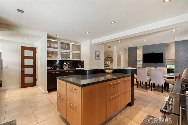 Detail Gallery Image 9 of 40 For 13231 Fiji Way #H,  Marina Del Rey,  CA 90292 - 3 Beds | 2/1 Baths