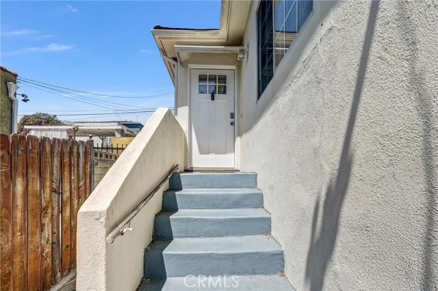 1861 S Redondo Boulevard, Los Angeles CA: https://media.crmls.org/medias/f7c9cee9-0fda-4ecc-9cca-54f2a30f7775.jpg