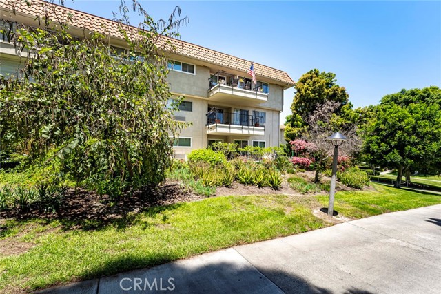 Detail Gallery Image 4 of 32 For 2385 via Mariposa 1f,  Laguna Woods,  CA 92637 - 2 Beds | 2 Baths