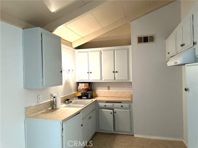8616 N Loop Boulevard, California City CA: https://media.crmls.org/medias/f7ca3037-814e-45b3-bde3-7eaf9ceedc3e.jpg