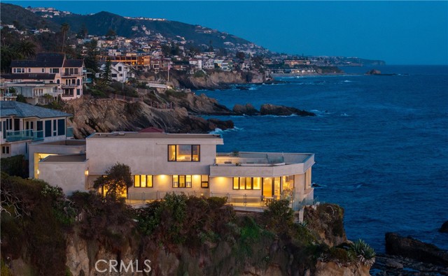 1901 Ocean Way, Laguna Beach CA: https://media.crmls.org/medias/f7cabb3c-3d80-4e44-94d4-9e8f356df41b.jpg