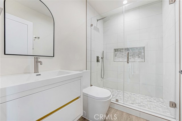 Detail Gallery Image 17 of 29 For 18216 Hartland St, Reseda,  CA 91335 - – Beds | – Baths