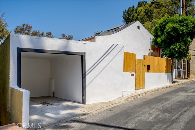 811 Maltman Avenue, Los Angeles CA: https://media.crmls.org/medias/f7cc160d-fdb7-4443-b5a5-32392f9de148.jpg