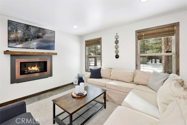 Detail Gallery Image 6 of 32 For 40221 Esterly Ln, Big Bear Lake,  CA 92315 - 3 Beds | 2/1 Baths