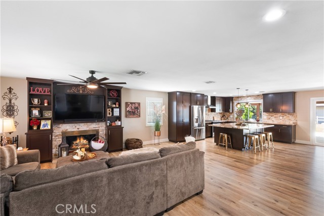 33127 Camelot Drive, Yucaipa CA: https://media.crmls.org/medias/f7cd99d0-23cd-44c8-901a-fe17eeb39497.jpg