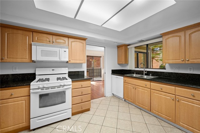 Detail Gallery Image 8 of 25 For 1166 Rosedale Ave #102,  Glendale,  CA 91201 - 2 Beds | 2 Baths