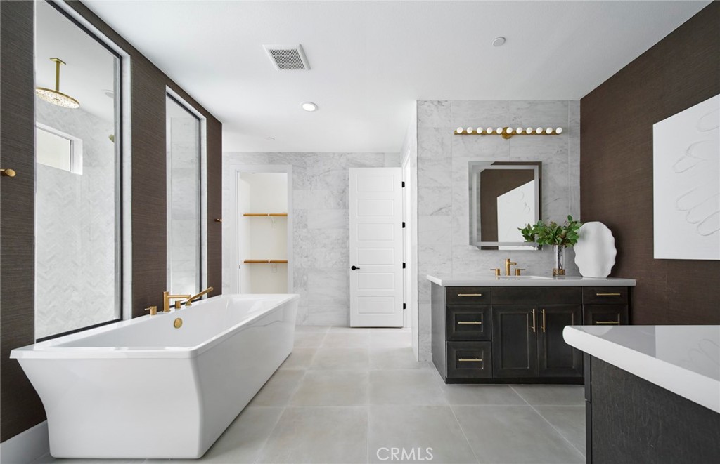 https://media.crmls.org/medias/f7cf4706-069f-4b82-b6d5-951e75a6a79a.jpg?preset=X-Large