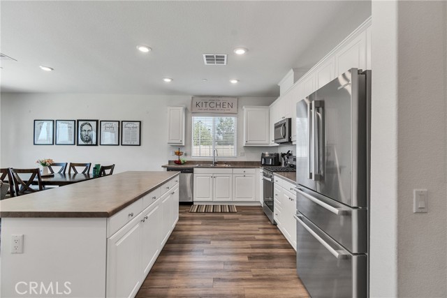 402 Appleton Way, Perris CA: https://media.crmls.org/medias/f7cf6d6f-e39e-4db5-9e72-3eb4e0f68e6f.jpg