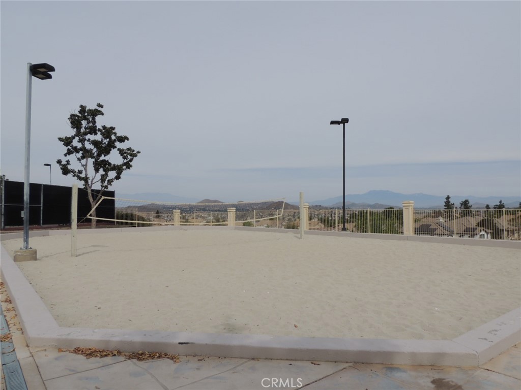 https://media.crmls.org/medias/f7cfe3e2-f0cf-4d58-b50d-5084fcd0dbef.jpg?preset=X-Large