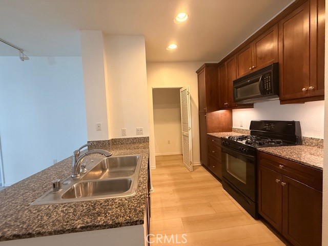 Detail Gallery Image 4 of 12 For 2324 Scholarship, Irvine,  CA 92612 - 2 Beds | 2 Baths