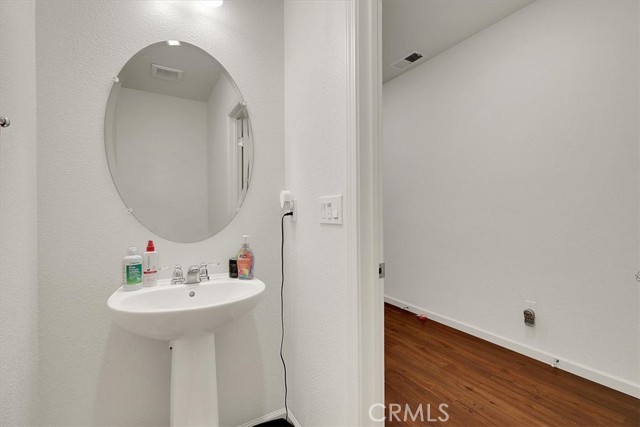 Detail Gallery Image 15 of 31 For 9925 Del Surf Ln, Elk Grove,  CA 95757 - 3 Beds | 3 Baths